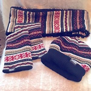 MUKLUKS One Size Like New Reversible black or multi colored